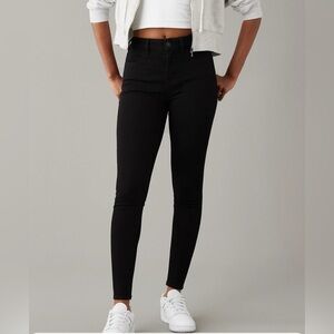 AE Dream High-Waisted Jegging
Best-selling jegging in an on-trend high rise.
